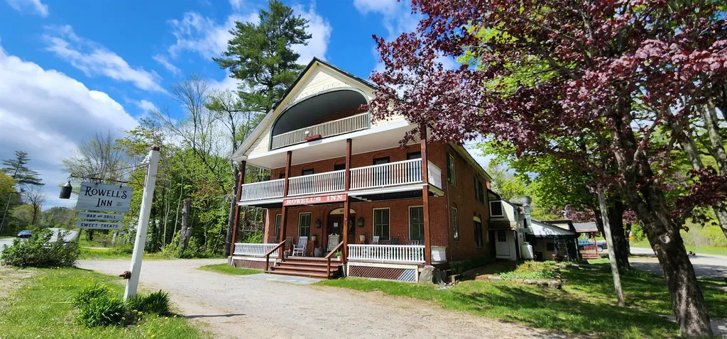 Simons' Inn (The Inn Between & Which Way Tavern)