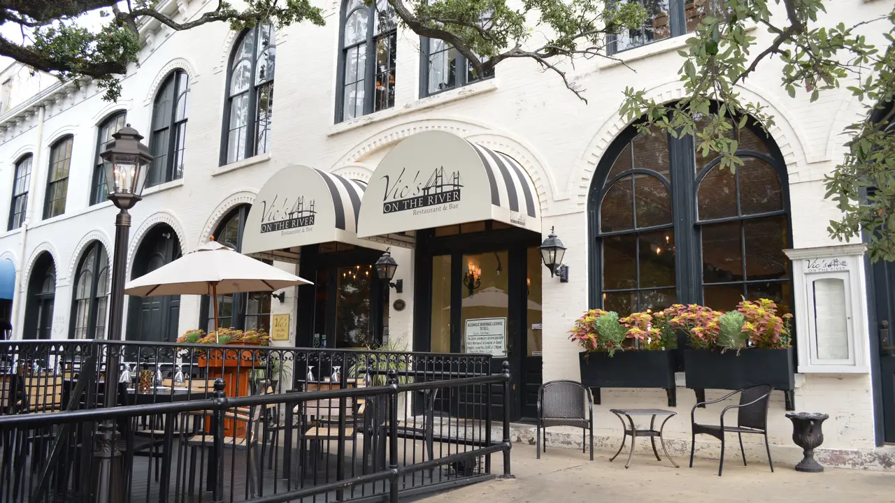 Vic’s on the River